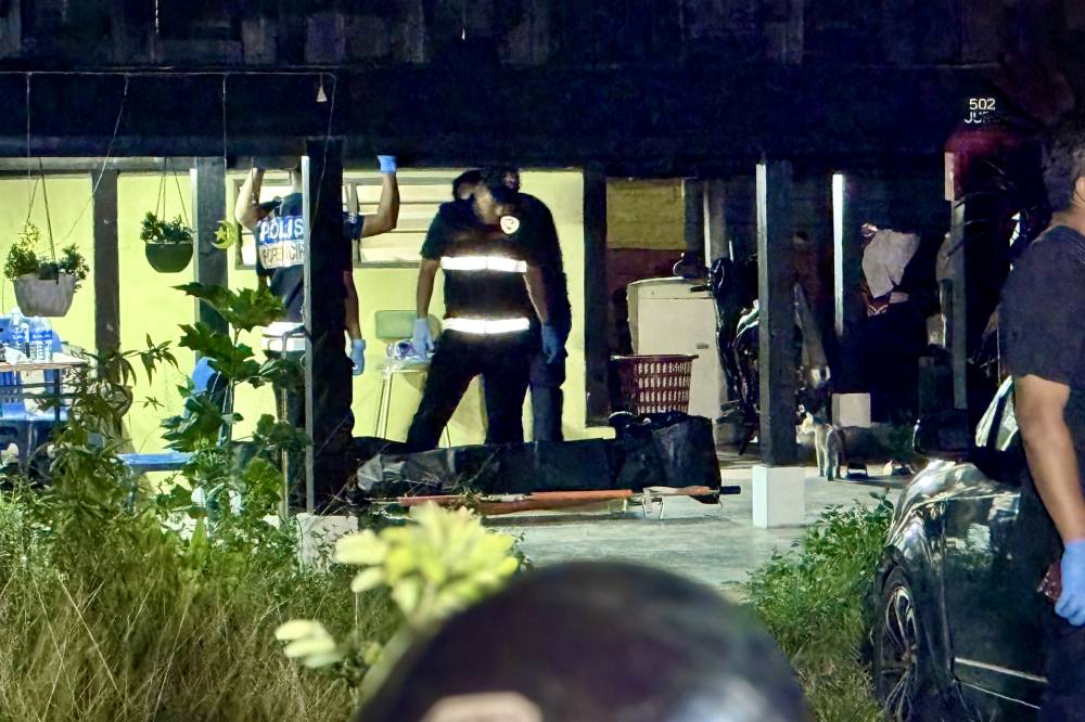 The shocking murder of a mother and her 11-year-old daughter in Kampung Juru has gripped the nation, as police continue to investigate the brutal double killing that has left the community in disbelief. Photo by Bernama