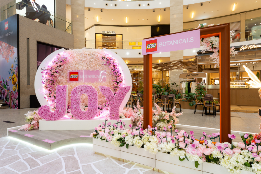 The immersive installation, located at Pavilion’s Centre Court, invites fans to explore a floral paradise built entirely from Lego bricks, from towering blooms to delicate bonsai trees. - Photo courtesy of the Lego Group