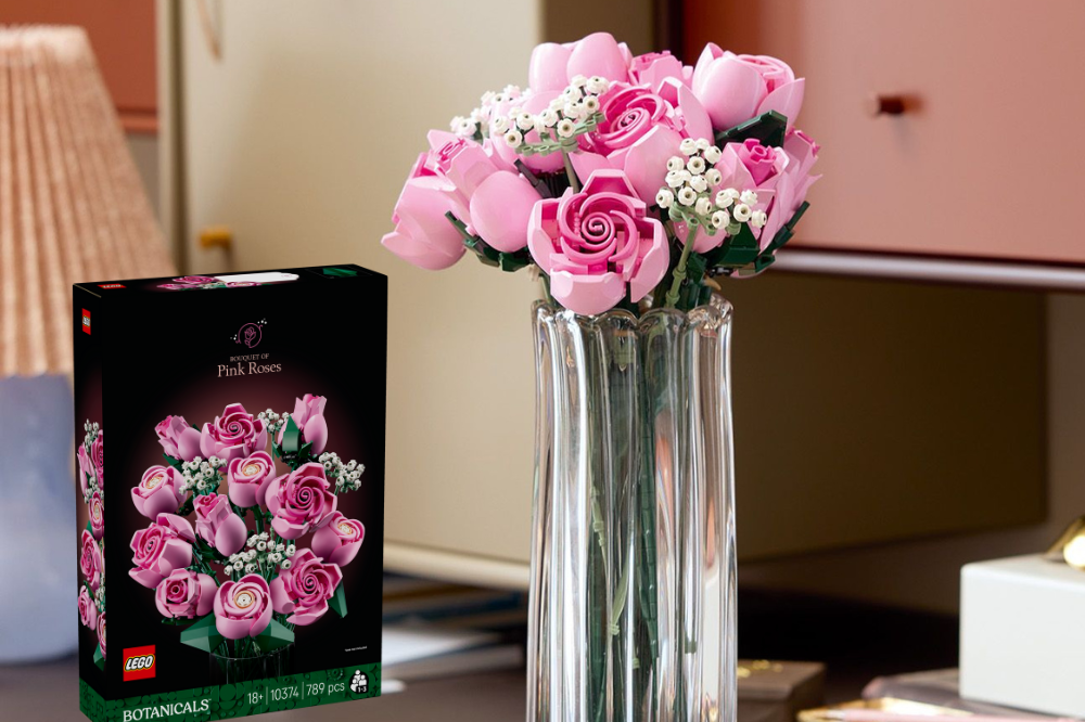 10374 Lego Botanicals Bouquet of Pink Roses. - Photo courtesy of the Lego Group