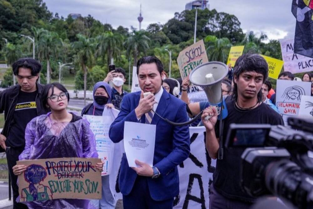 Machang MP Wan Ahmad Fayhsal Wan Ahmad Kamal (centre). - Photo: X