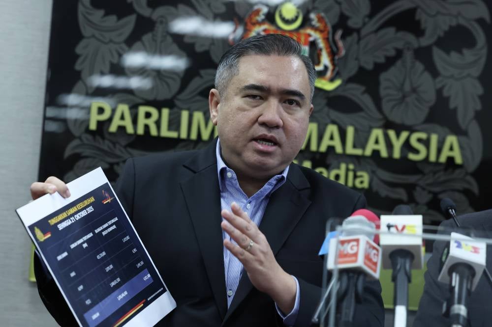 The government will standardise the rates and procedures for road traffic offence compounds nationwide through the implementation of the principle "the less you delay, the less you pay,” starting Jan 1 next year, said Transport Minister Anthony Loke. Photo by Bernama