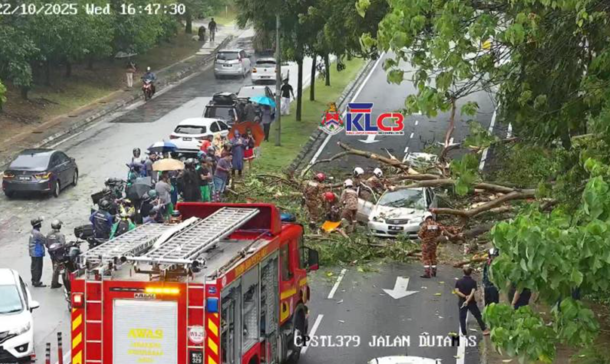 The Operations Control Centre of the Kuala Lumpur Malaysian Fire and Rescue Department said the fatality occurred in Persiaran Dutamas, Taman Duta.