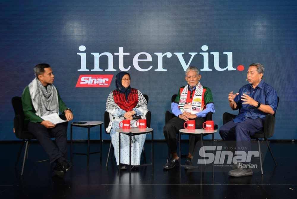 Dr Fauziah Muhammad Hassan (second, left), Professor Emeritus Dr Mohd Alauddin Mohd Ali (second, right) and MyCARE CEO Kamarul Zaman Shaharul Anwar (right), during the "Misi Flotilla, 'Mak Online' & Apa Selepas Ini" Interviu programme on Wednesday. - Photo by ASRIL ASWANDI SHUKOR