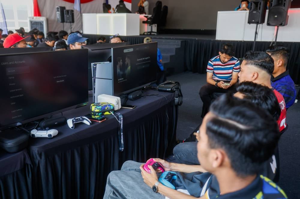 One of the league’s biggest success stories is Selangor Red Giants (SRG), which made Malaysia proud by winning the Mobile Legends: Bang Bang Mid Season Cup (MSC) in 2024 and emerging as runner-up in the 2025 edition - transforming public perception of esports. - Bernama photo for illustration purpose only