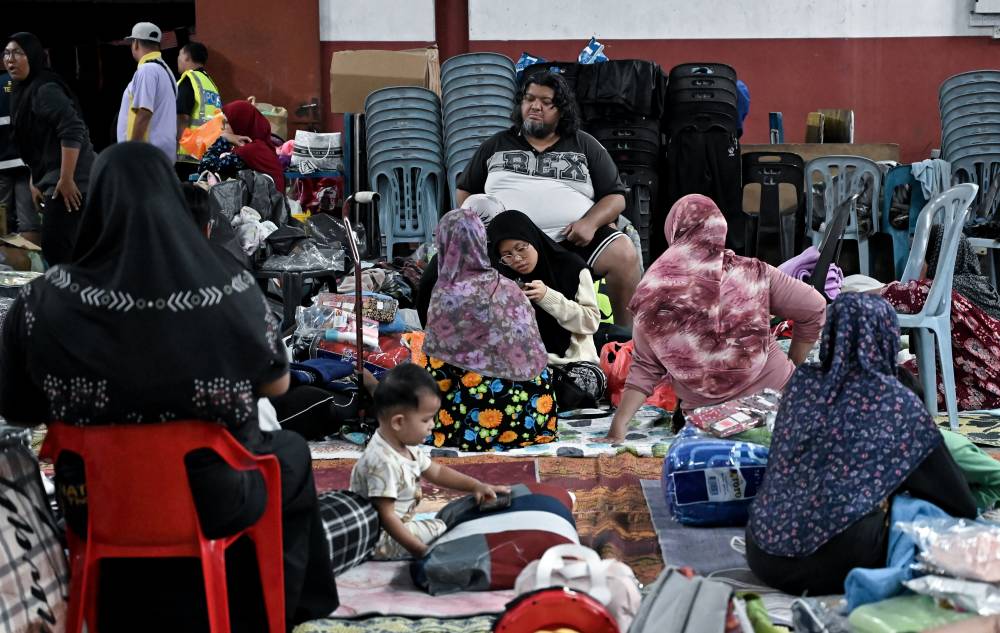 The flood situation in Perak has worsened, with 2,171 people from 759 families evacuated to 22 temporary relief centres as of 8 am today. Photo by Bernama