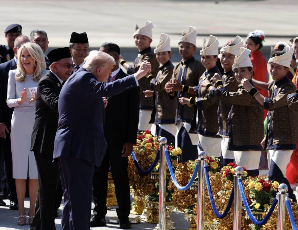 United States President Donald Trump arrives in Malaysia today for the 47th Asean Summit, in high spirits as he is warmly greeted by Prime Minister Datuk Seri and a lively troupe of traditional Malay dancers in vibrant costumes. Photo by Bernama