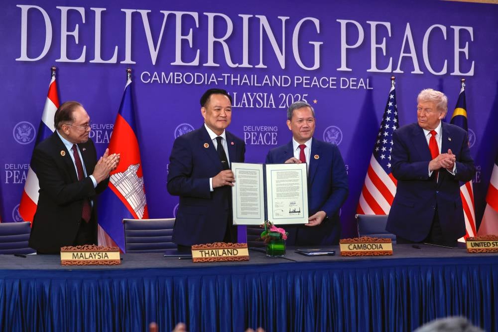 United States President Donald Trump and Prime Minister Datuk Seri Anwar Ibrahim witness the signing of the Cambodia-Thailand peace deal between Cambodian Prime Minister Hun Manet and Thai Prime Minister Anutin Charnvirakul, in conjunction with the 47th ASEAN Summit and Related Summits today (Oct 26, 2025). (PHOTO BY BERNAMA) 