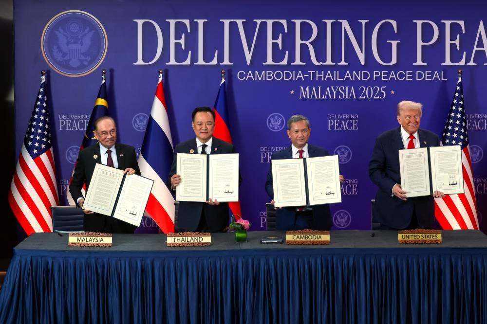 KUALA LUMPUR, Oct 26 - Prime Minister Datuk Seri Anwar Ibrahim (left) and United States President Donald Trump (right) together with Cambodian Prime Minister Hun Manet (second, right) and Thai Prime Minister Anutin Charnvirakul, display the signed joint declaration on the peace deal dubbed the 