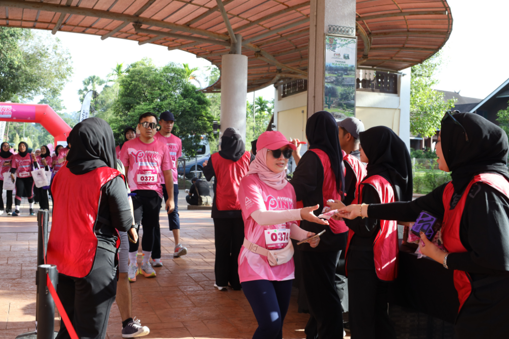 A moment of accomplishment as participants complete the Avisena Pink Fun Run 2025 and receive their finisher medals. Photo courtesy of Avisena