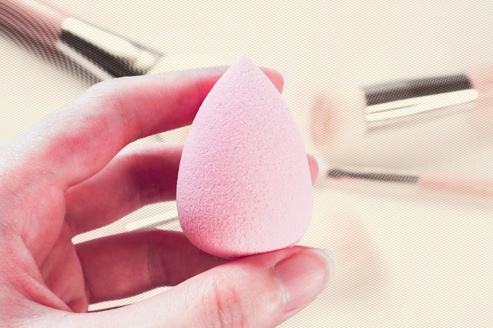 Despite the return of makeup brushes with trends like precision contouring and the clean-girl look, many still prefer beauty blenders for a smooth, natural finish. Photo illustrated by Sinar Daily.