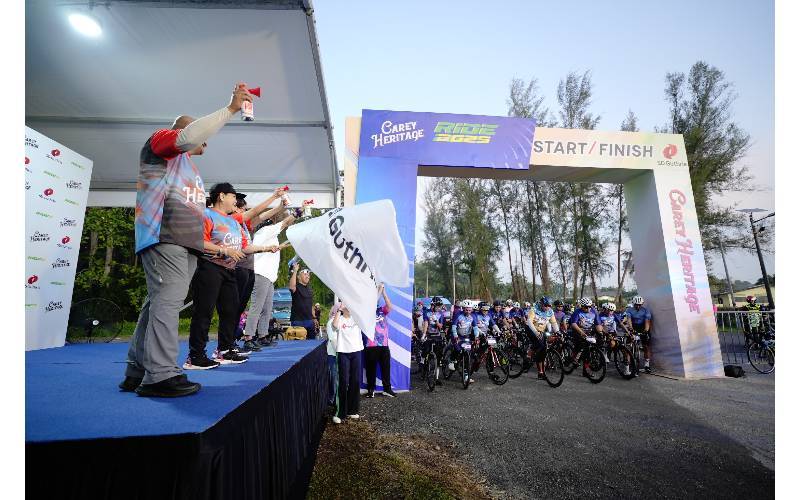 Datuk Seri Sharifah Sofianny Syed Hussain (second from left) officiates the flag-off ceremony for the Carey Heritage Ride 2025 cycling event.