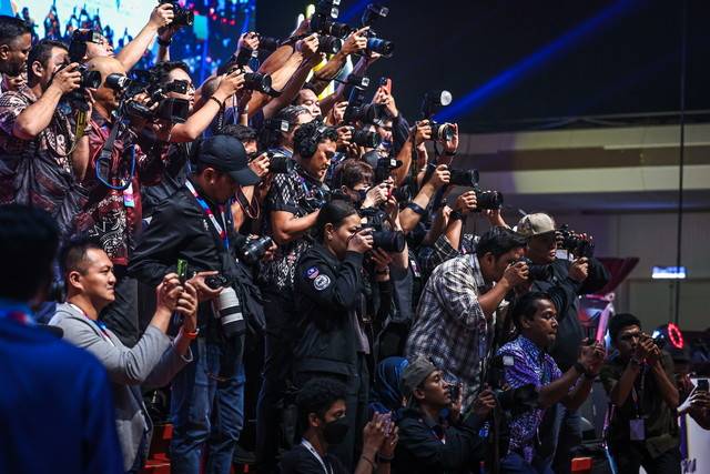 NUJM criticised a minister for allegedly threatening a journalist during a recent press conference, describing the act as an attempt to intimidate and suppress press freedom in the country. - BERNAMA FILE PIX