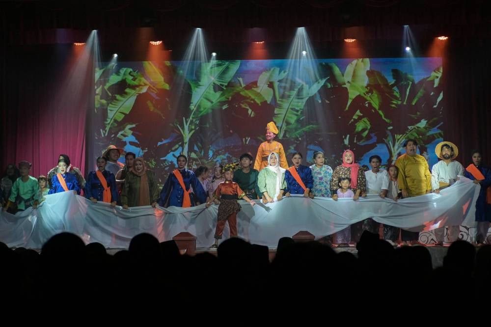 Among the performances featured in the staging of Sulalatus Salatin 2.0 Musical Theatre at Balai Budaya Tun Syed Nasir, Dewan Bahasa dan Pustaka (DBP) on Nov 1. Photo by Bernama