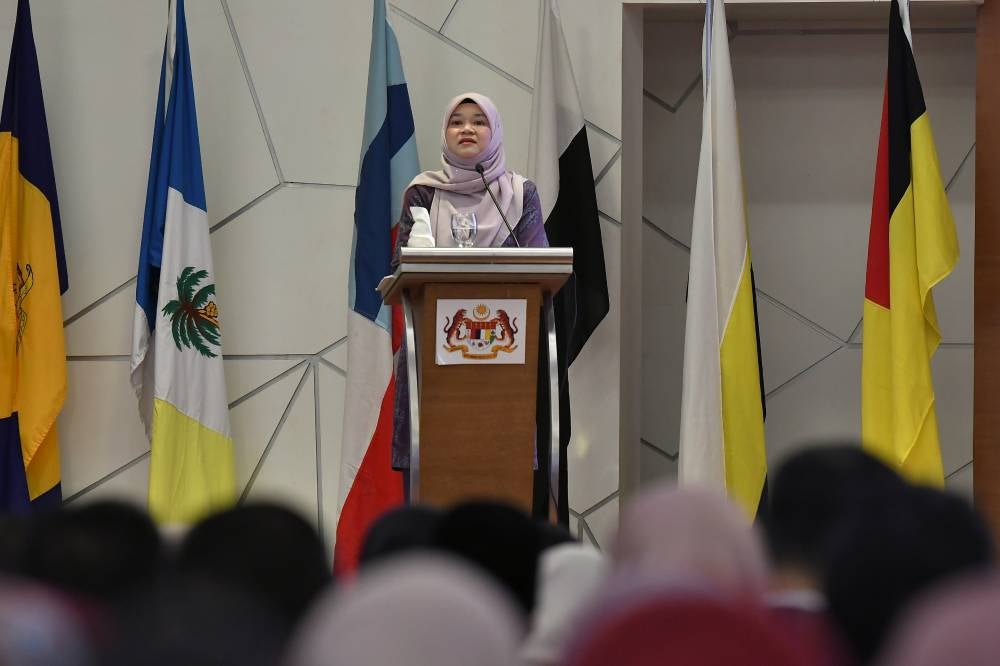 Education Minister Fadhlina Sidek announced that starting in 2027, Malaysian classrooms will adopt a co-teaching model under the MOE’s new curriculum reform, aiming to make learning more interactive while balancing academic excellence with moral values, discipline and integrity. Photo: Bernama