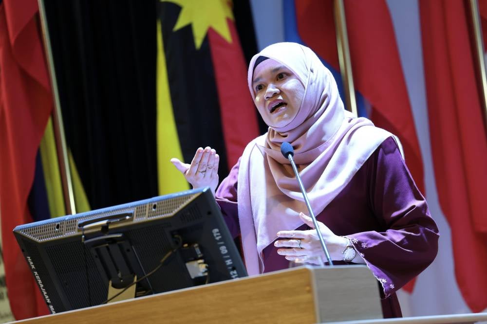 Education Minister Fadhlina Sidek announced that starting in 2027, Malaysian classrooms will adopt a co-teaching model under the MOE’s new curriculum reform, aiming to make learning more interactive while balancing academic excellence with moral values, discipline and integrity. Photo: Bernama