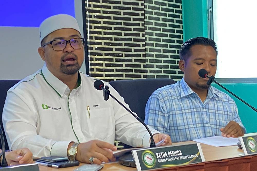 Selangor Pas Youth Chief Mohamed Sukri Omar (left) supported PN Chairman Tan Sri Muhyiddin Yassin, saying anti-Pas sentiment in Sabah is misplaced, as past mismanagement was due to previous local leaders, not Pas. Photo: Edited via Canva