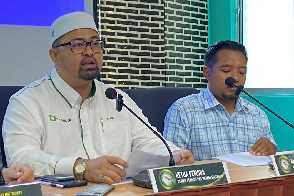Selangor Pas Youth Chief Mohamed Sukri Omar (left) criticised Menteri Besar Datuk Seri Amirudin Shari for focusing only on Kampung Baru Cina as a tourist attraction, urging equal attention to preserving Malay traditional villages for their cultural heritage.