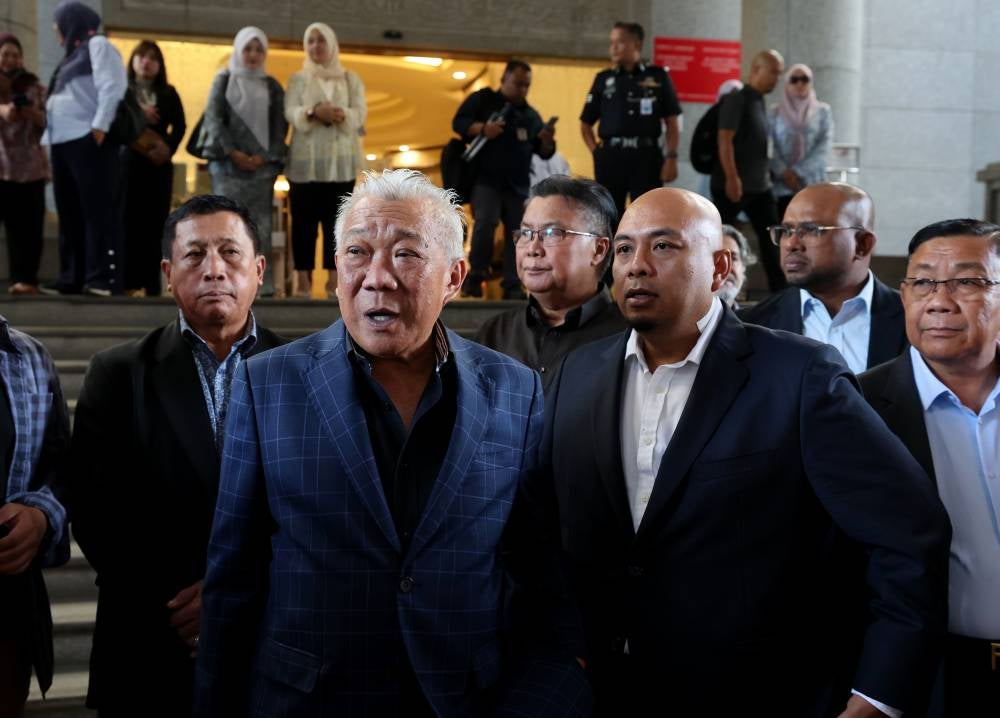 The Sessions Court today allowed the application by Datuk Seri Bung Moktar Radin and his wife, Datin Seri Zizie Izette Abdul Samad, to postpone the hearing of their defence in the RM2.8 million corruption case, originally scheduled to resume on Nov 27 and Dec 3, to January next year. Bernama FILE PIX