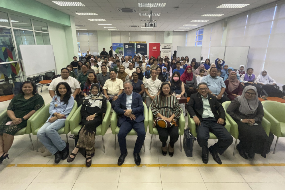 Officiation of MEME online course (left to right) En Salman bin Saaban, Director of Protected Areas, PERHILITAN, Dr Hajah Yatela Zainal Abidin, CEO of Yayasan Sime Darby, Professor Ir Dr Mohd Shahir Liew, Vice Provost of Research and Knowledge Exchange, UNM and Puan Wan Faizah Che Din, CEO of Amanah Lestari Sdn Bhd. -Photo: Management & Ecology of Malaysian Elephants (MEME) 