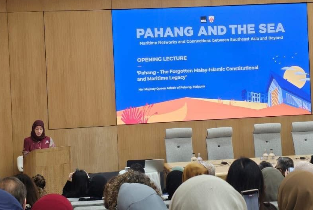 Tengku Ampuan of Pahang, Tunku Azizah Aminah Maimunah Iskandariah, delivered her first-ever address at Oxford University in the United Kingdom today. Photo courtesy Kesultanan Pahang Facebook page.