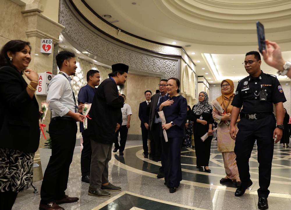 On her final day in office, Chief Judge of Malaya Tan Sri Hasnah Mohammed Hashim reflected on a defining principle of her career: that despite the immense weight of her judicial responsibilities, she always knew how to enjoy life. Photo by Bernama