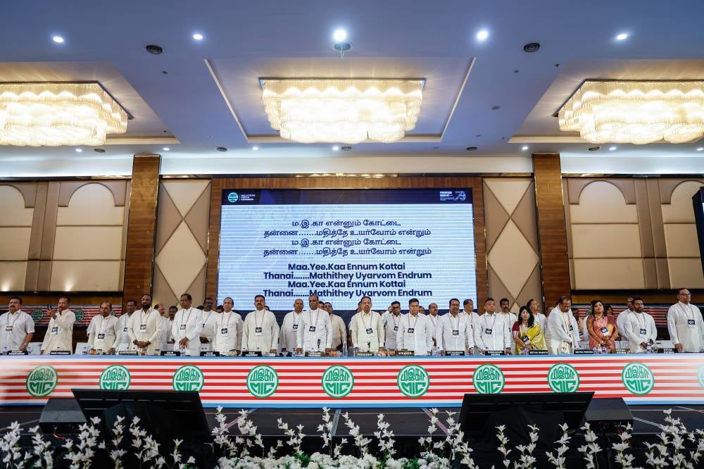 MIC President Tan Sri Dr SA Vigneswaran together with MIC Supreme Council members at the 79th MIC General Assembly meeting today. (BERNAMA PHOTO) 