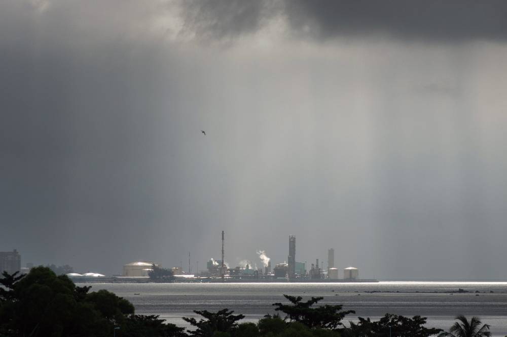 In Sarawak, the severe weather is expected to hit Kuching, Samarahan (Samarahan and Asajaya), Sibu (Sibu), Mukah (Daro and Matu), Kapit (Belaga), Miri (Telang Usan) and Limbang. - Bernama file photo