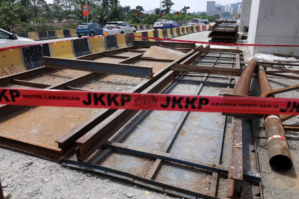 The investigation is conducted in accordance with Section 15(1) of the Occupational Safety and Health Act 1994, including examining the design of the temporary protective structure at the location. - Bernama photo