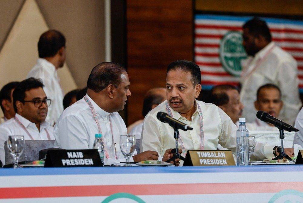 MIC president Tan Sri S A Vigneswaran (right) with MIC deputy president Datuk Seri Dr M Saravanan (left) at the 79th MIC General Assembly. - Photo by Bernama