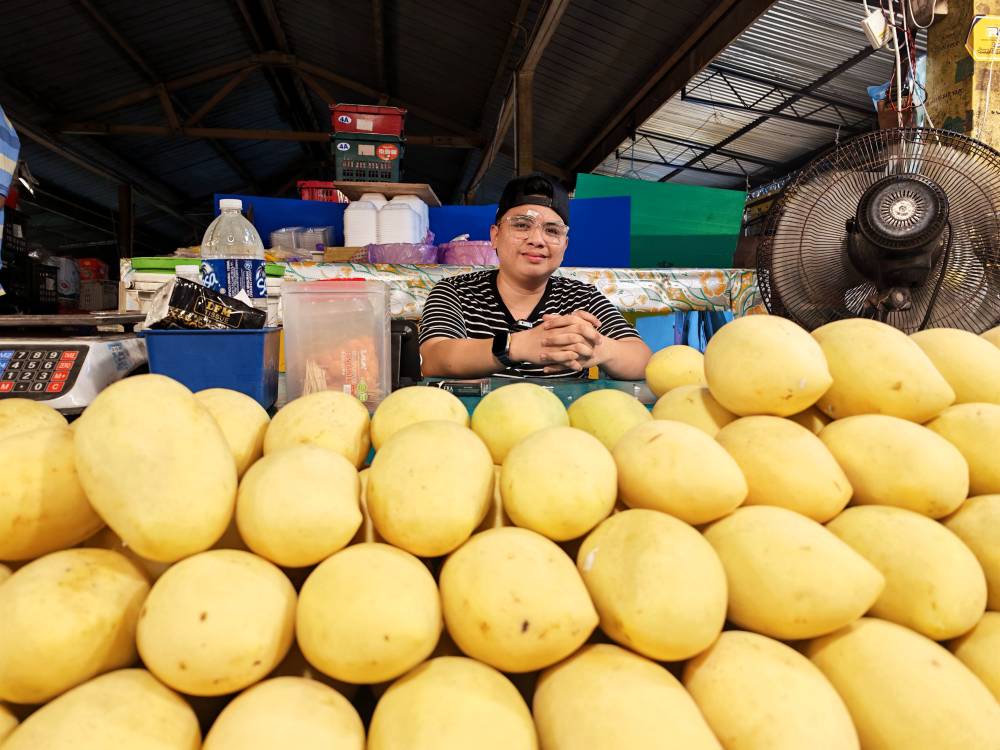 The Kota Kinabalu native said that being able to speak a foreign language not only makes trading easier but also turns his family’s 25-year-old stall into a popular spot for Korean tourists. Photo by Bernama
