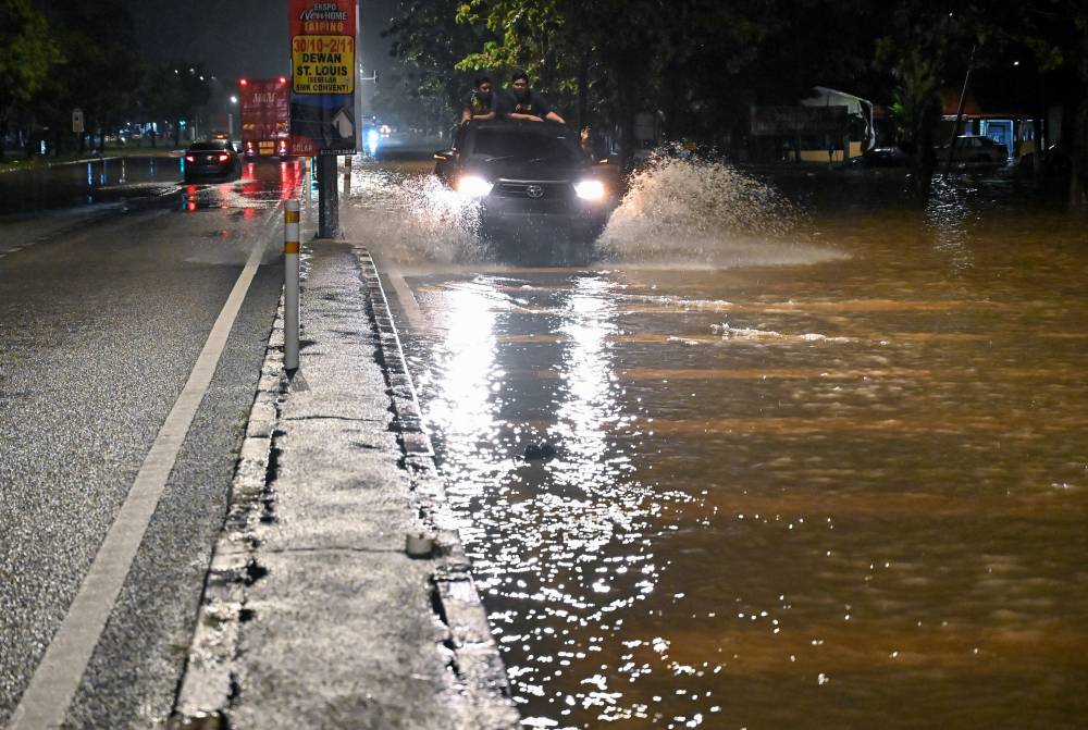 MetMalaysia has issued continuous rain and thunderstorm warnings for several states today, triggered by a low-pressure system over the Straits of Malacca, with a separate thunderstorm alert in effect until 10am for parts of Pahang, Selangor, Negeri Sembilan and Melaka. - Photo by Bernama