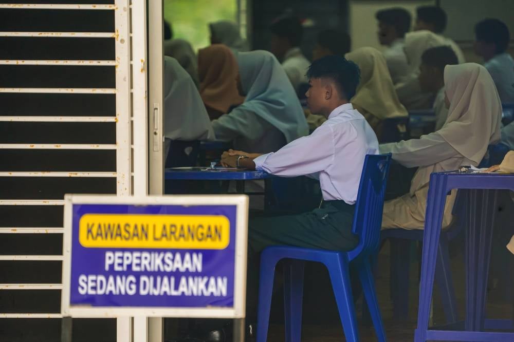 A total of 413,372 candidates are sitting for the 2025 SPM. Photo by Bernama