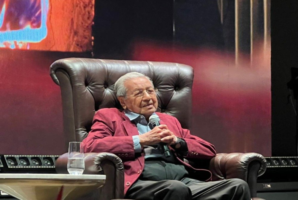 Former prime minister Tun Dr Mahathir Mohamad warned that young Malaysians marrying later or forgoing children is accelerating the country’s ageing population, urging encouragement of earlier marriages and larger families.