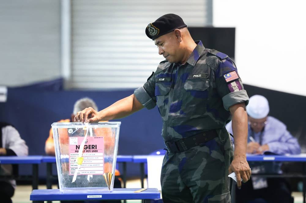 The Tawau IPD is one of the 58 early voting centres for the Sabah polls that were opened simultaneously at 8 am. Photo by Bernama