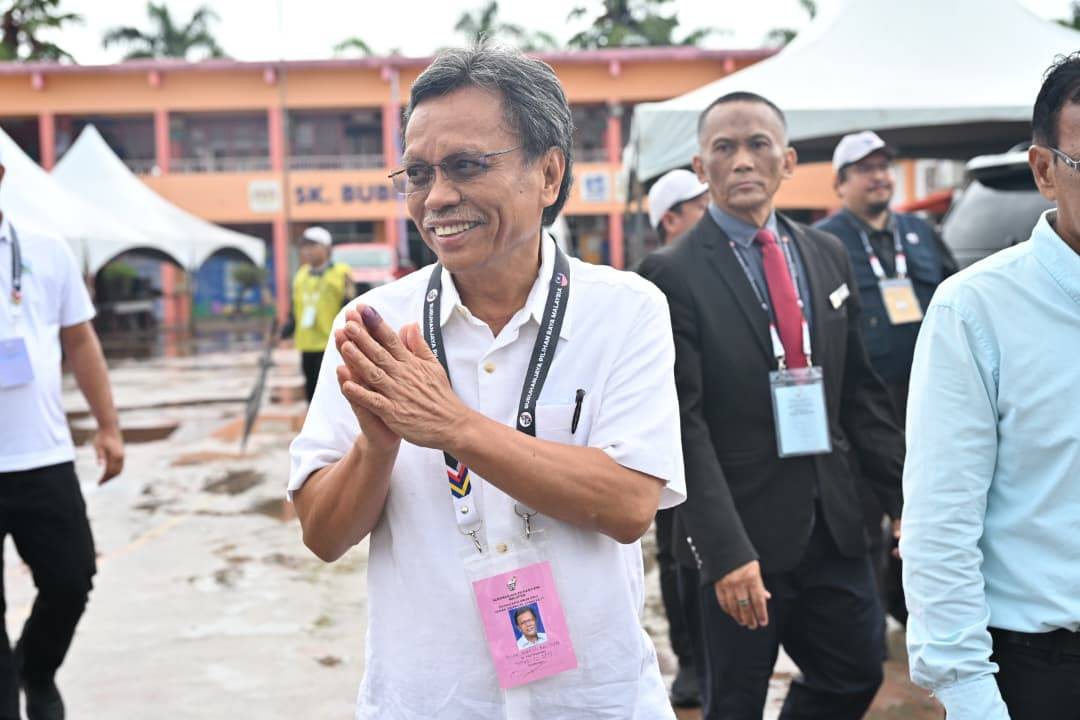 Shafie Apdal this morning after casting his vote for the Sabah State Election. (SINAR PHOTO) 