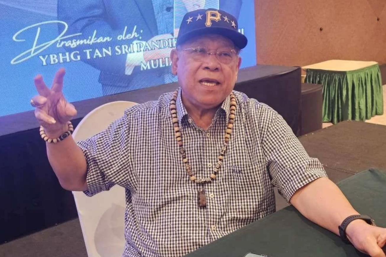 Pandikar during the election campaign this November. 