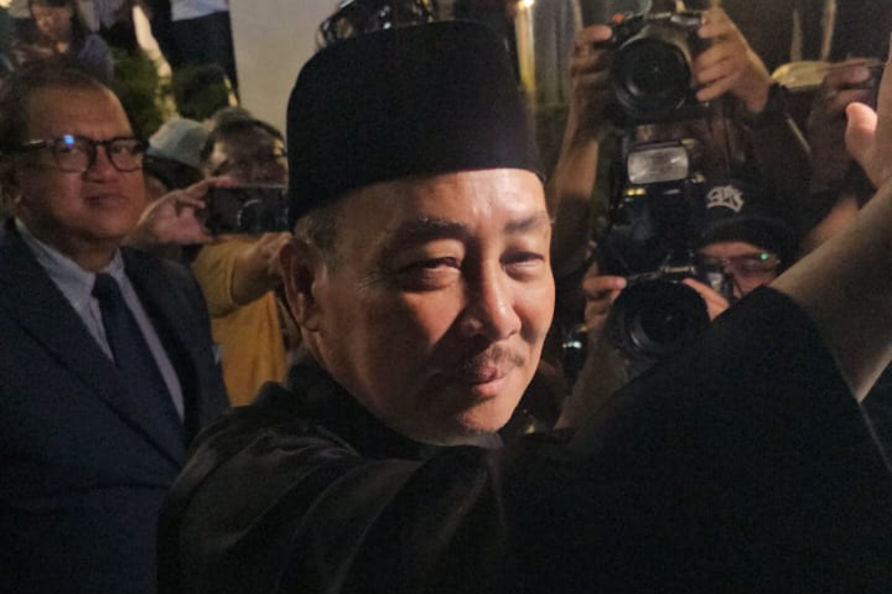 Hajiji as he made his way through the crowd at Sri Gaya. (PHOTO BY ASYIKIN ASMIN)