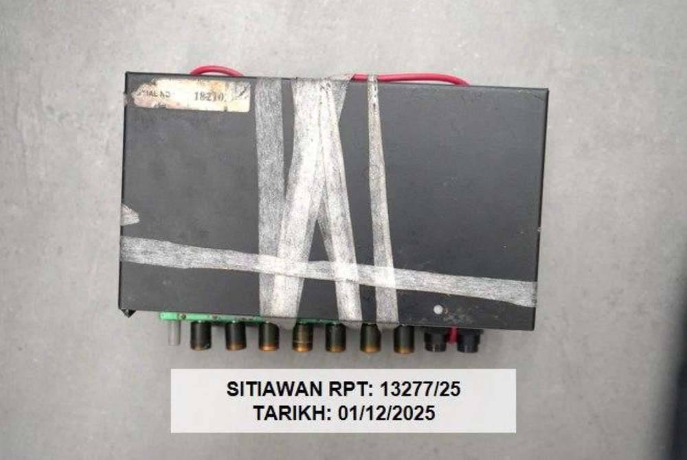 Police confirmed that the object was non-functional as it contained no explosive material and did not have a complete circuit.