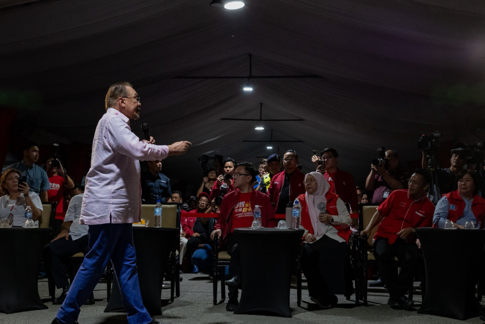Anwar also said it would not be a major Cabinet reshuffle but rather just to fill several vacant ministerial posts. - Photo source: Anwar Ibrahim/FB