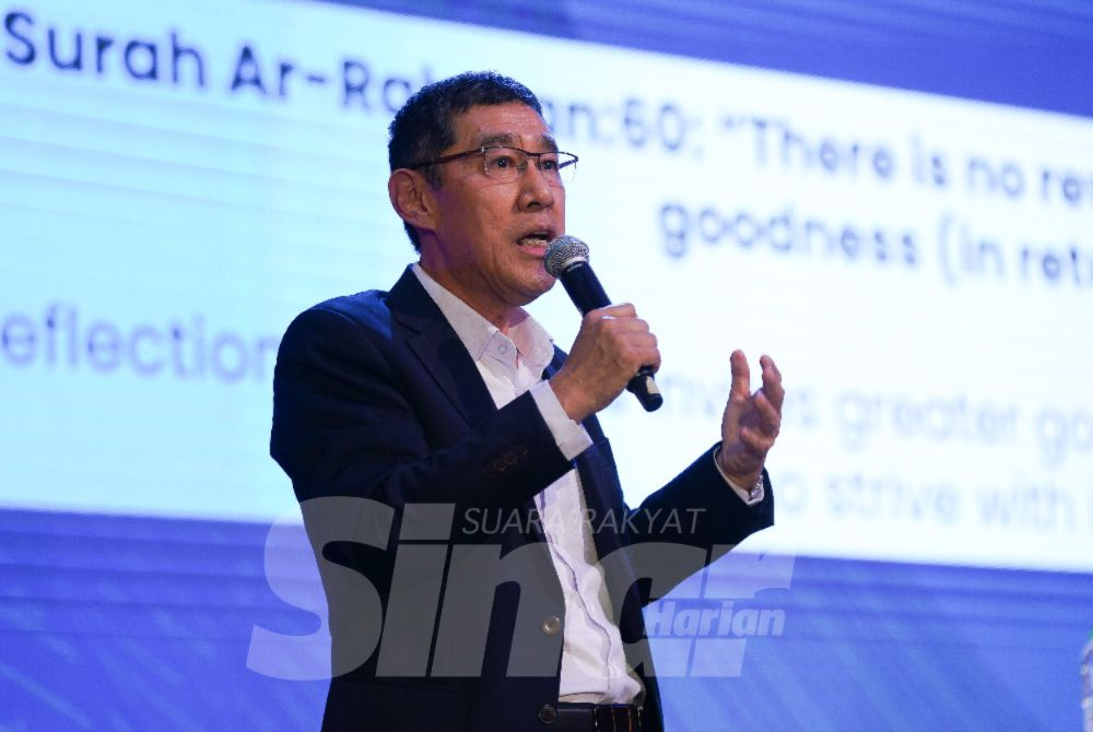 Former MAHB chief executive officer Raja Azmi Raja Nazuddin speaks during the “Finance and the Quran” sharing session at the World #QuranConvention 2025, held at the Perdana Hall, Miti on Saturday. – Photo by ROSLI TALIB 