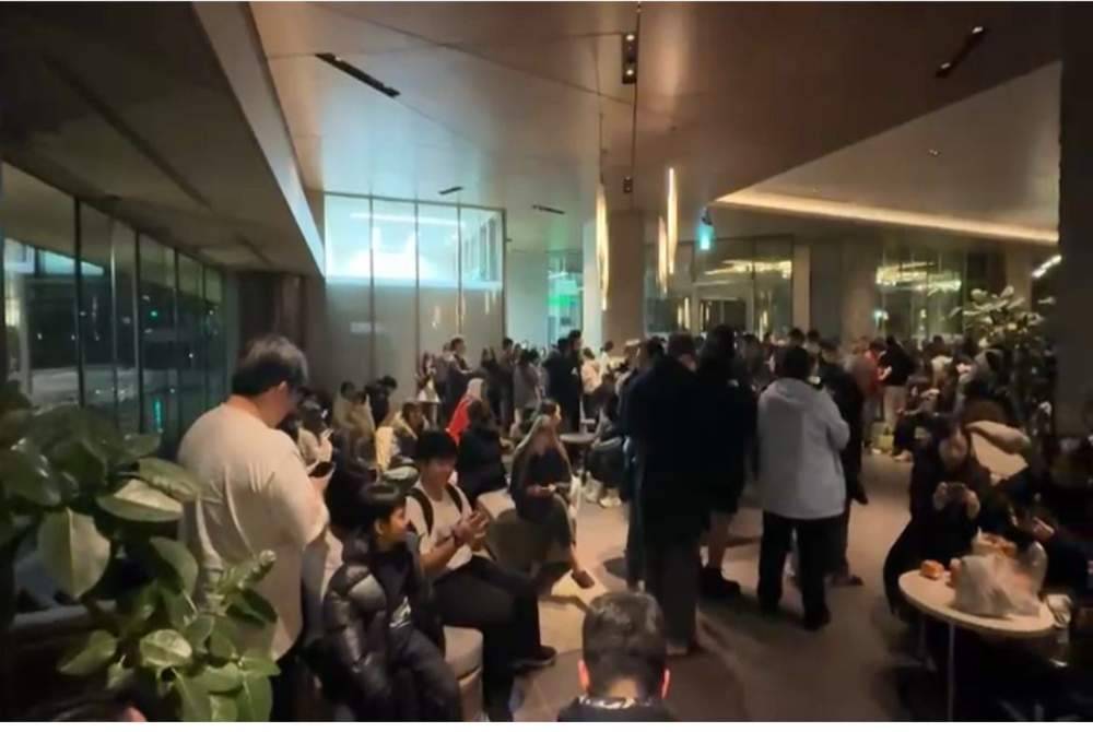 The scene at Zulhazri’s hotel during the earthquake.
