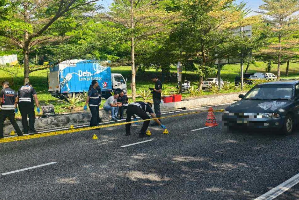 The deceased, who was believed to be a bodyguard-cum-driver to another victim who was also in the car, succumbed to his injuries while receiving treatment at Tuanku Ja'afar Hospital.