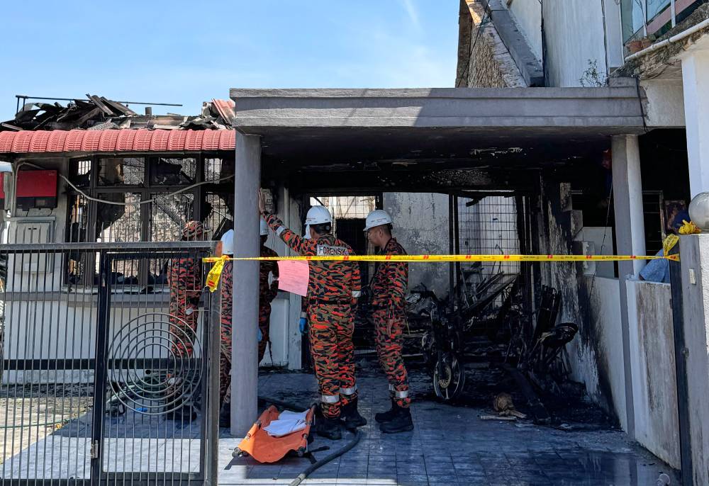 The bodies of the victims were found in the living room near the main entrance, while Daniel Quyum was found near the kitchen door and was taken to Seberang Jaya Hospital (HSJ) for treatment. Photo by Bernama