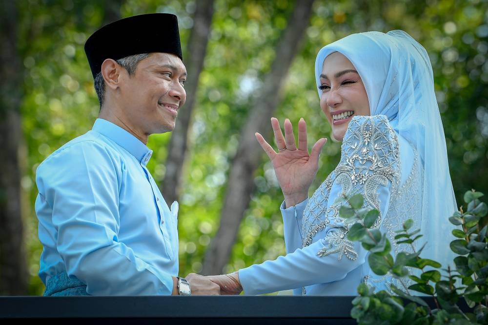 Erra Fazira and businessman Ezwan’s akad nikah (marriage solemnisation) ceremony took place at Rinjani Majestic, Kampung Melayu Subang here, this morning. Photo by Bernama