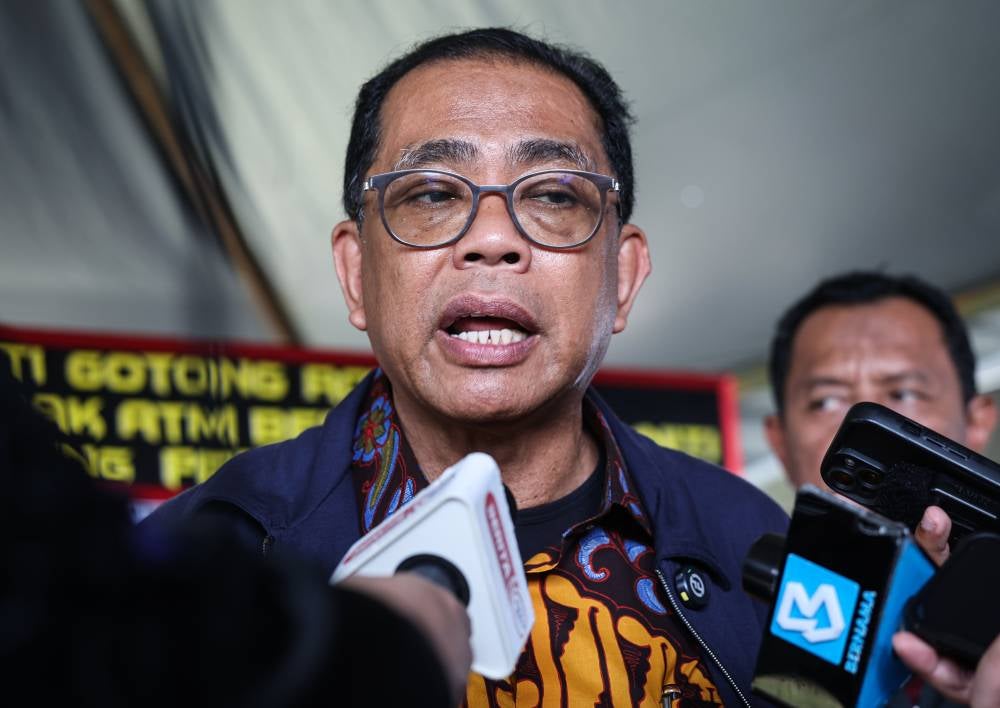 Datuk Seri Mohamed Khaled Nordin talking to the media at Semarak ATM Bersama Komuniti at Dewan ESSCOM, Balai Polis Karakit, Pulau Banggi on Nov 24, 2025. (BERNAMA PHOTO)