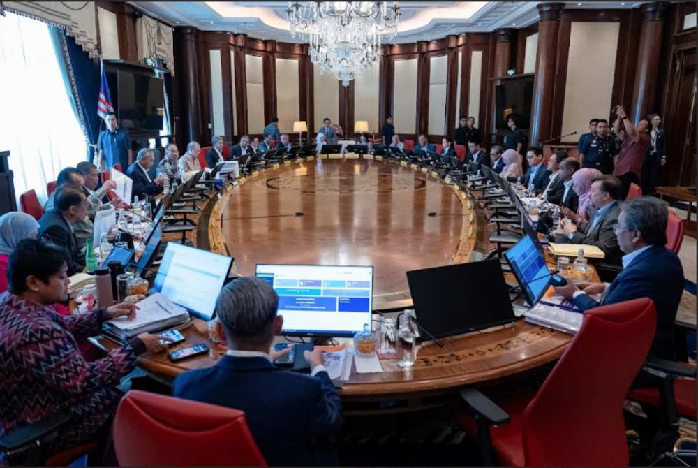 Prime Minister Datuk Seri Anwar Ibrahim (seated seventh from left) chairs the first Madani Government Cabinet meeting following the Cabinet reshuffle announced on Tuesday.
