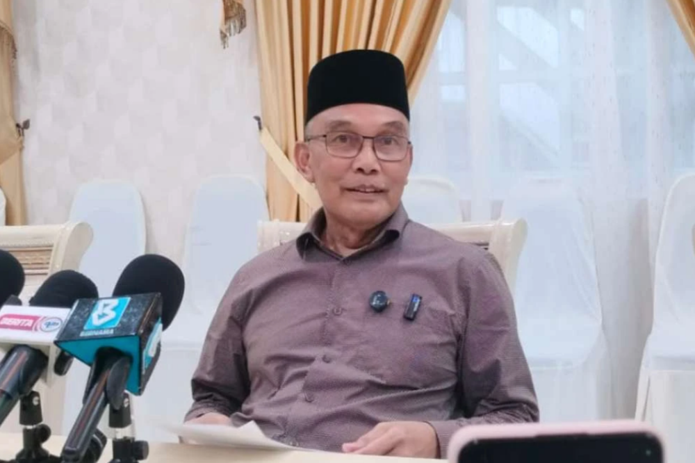 Shukri during the press conference. 