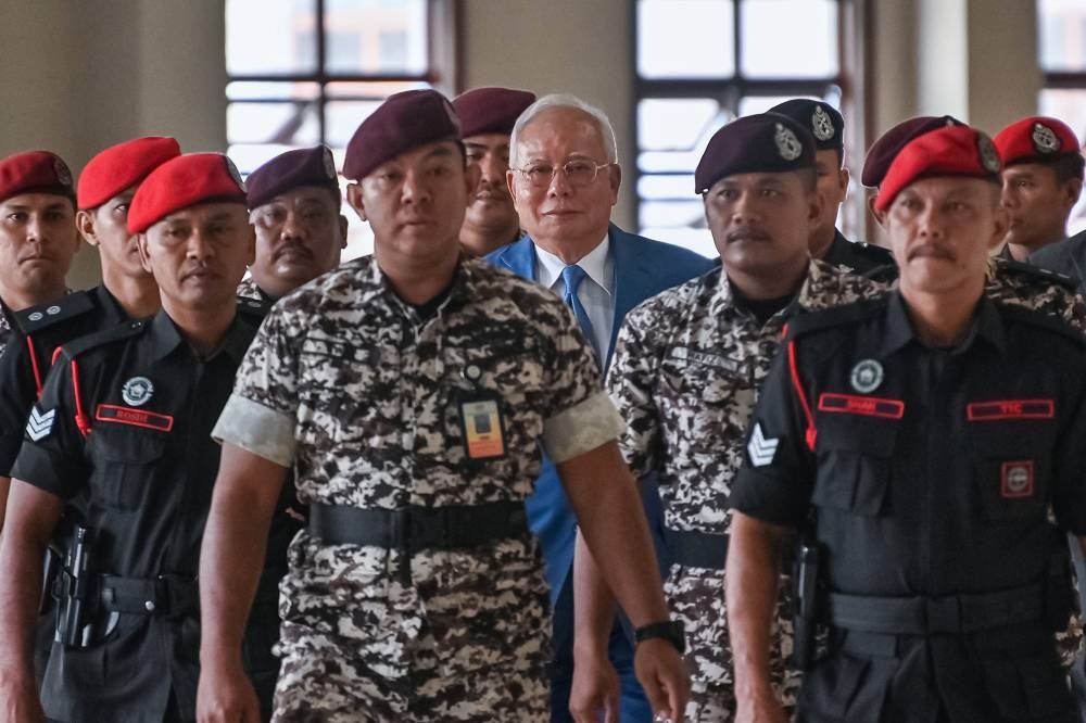 Former Prime Minister Datuk Seri Najib Razak (centre) when he arrived at the Kuala Lumpur Court Complex in 2025. (Photo by Bernama)