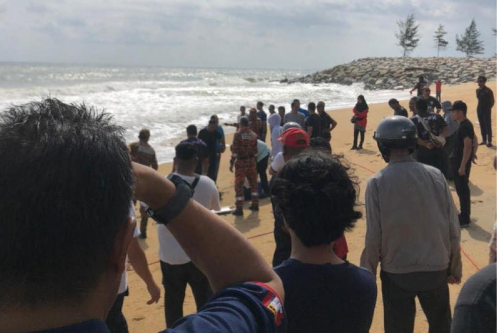 The incident happened on Jan 1, when Nor Baizura Shafie, 39, was reported missing while swimming, and her brother Mohd Fazir Shafie, 37, was swept away while trying to rescue her. Photo source:: Social Media