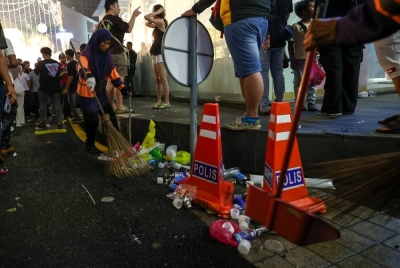 SWCorp workers diligently clean up rubbish scattered around the Bukit Bintang area following the New Year’s Eve 2026 celebrations. Photo by Bernama